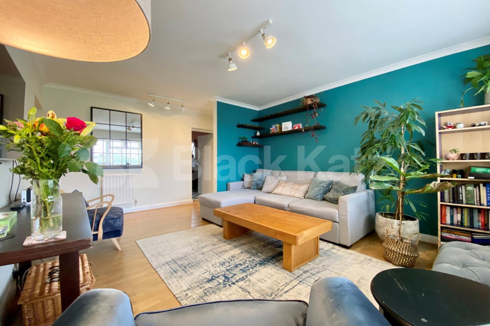 Contemporary and stylish two bedroomed in the heart of Brixton Arlington Lodge Brixton hill, Brixton